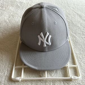 New Era Fitted Baseball Hat New York Yankees,‎ Grey & White 7 3/4